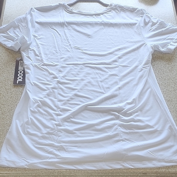 32 Degrees White V-Neck Tee Size M Short Sleeve Top - Picture 9 of 10